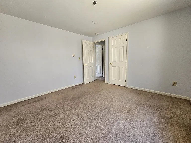 27 Candlewood Ln #B — Photo 12