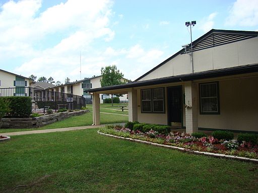 2nd image of 3100 Hwy 31 E APT 211