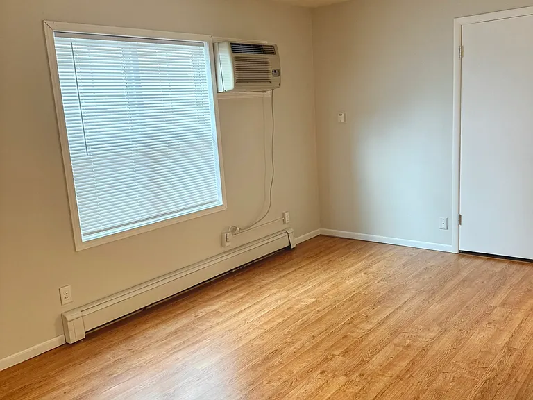 515 E Burlington St #3S — Photo 4