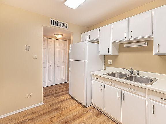 5th image of 910 Beau Dr Unit 209