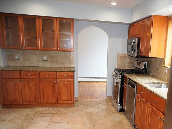 2nd image of 326 Whipple St