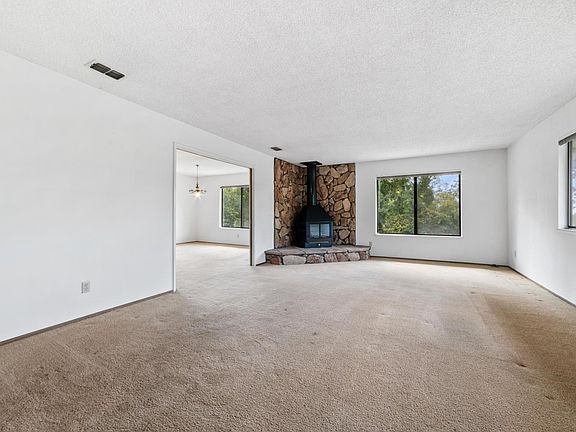 4th image of 12703 Manor Dr
