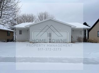 1112 1/2 E Chimney Hill Dr, Dewitt, MI 48820