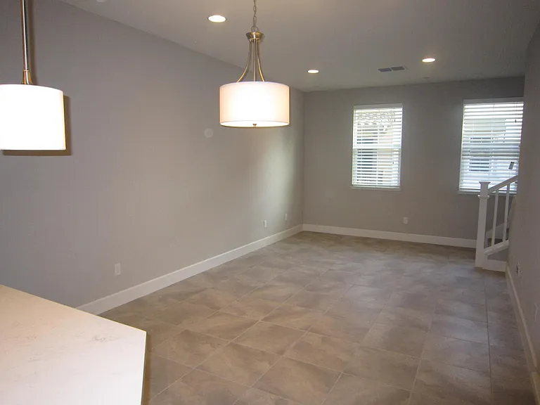 492 Calabria Pl — Photo 3