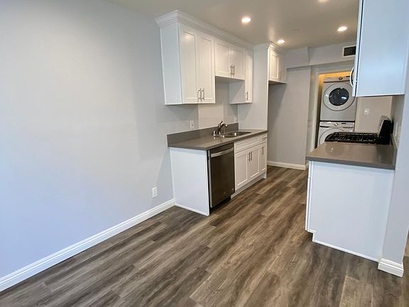 3rd image of 436 Palm Dr #7