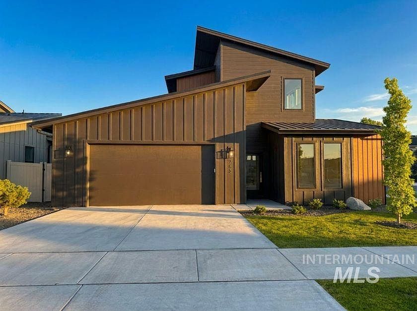1st image of 755 W Wrangler St