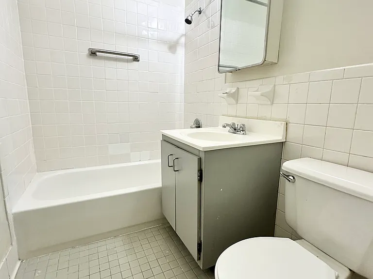 1141 Jerome Ave #2N — Photo 2