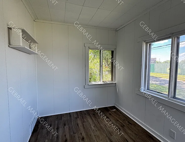 2310 Thom St — Photo 9