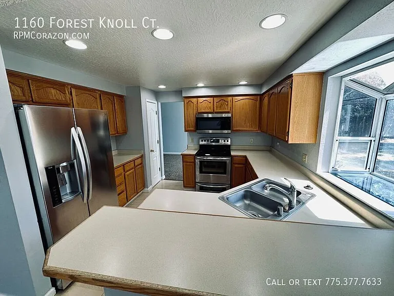 1160 Forest Knoll Ct — Photo 5