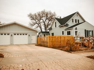 328 2nd Ave NE, Watford City, ND 58854