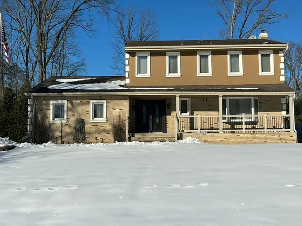 15 Appomattox Dr, Manalapan, NJ 07726