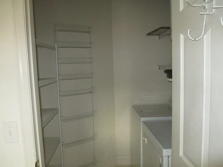 139 John Ct — Photo 5