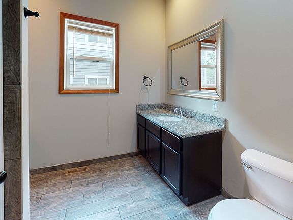 5th image of 1018 16th Ave SE Unit 2