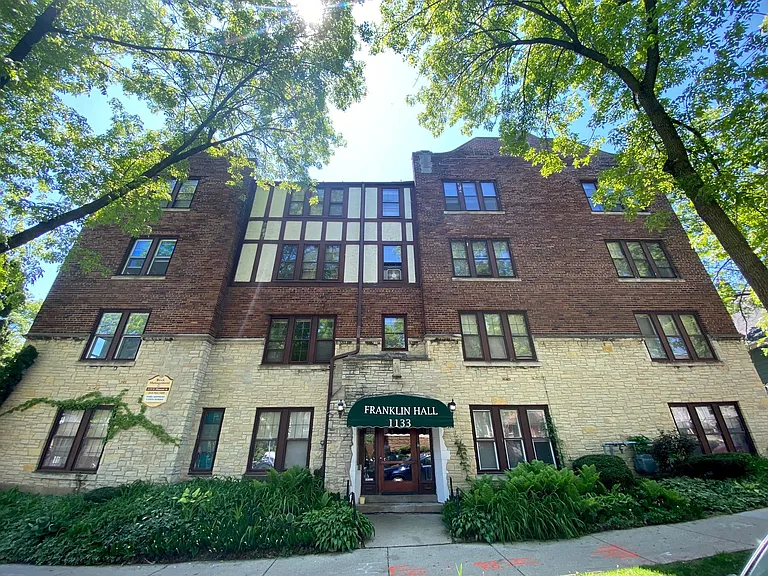 1133 E Pleasant St — Photo 1