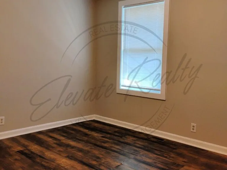2437 Woodale Ln — Photo 20