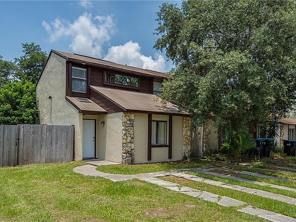 2nd image of 2724 Hunt Club Ln