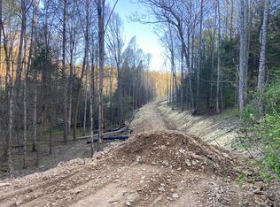 449 Cliffs Edge Rd, East Bernstadt, KY 40729