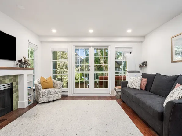 655 W 13th Ave #208, Vancouver, BC V5Z 1N8