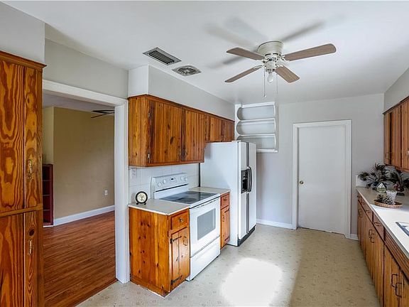 4th image of 1501 E Lakeview Ave