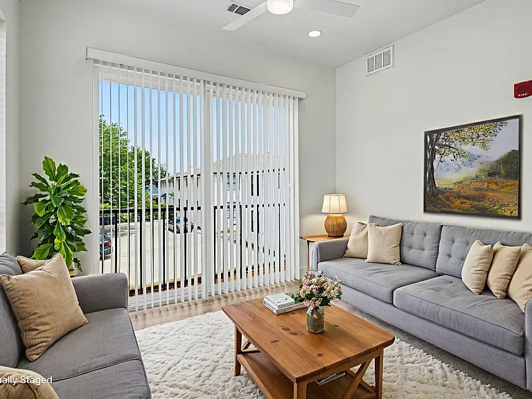 2217 N Fitzhugh Ave #207 — Photo 9