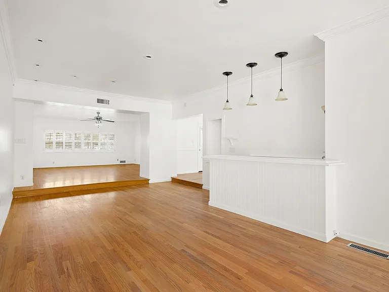 4309 Gentry Ave — Photo 9