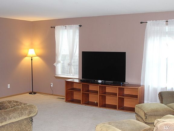 5th image of 134 Curtis Ln N
