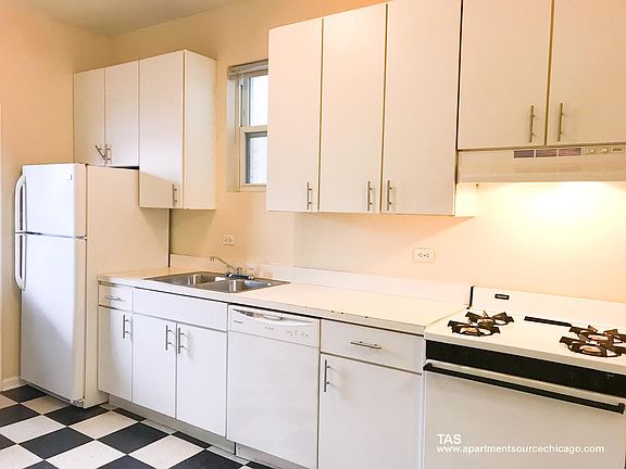 3rd image of 3328 W Le Moyne St APT 1
