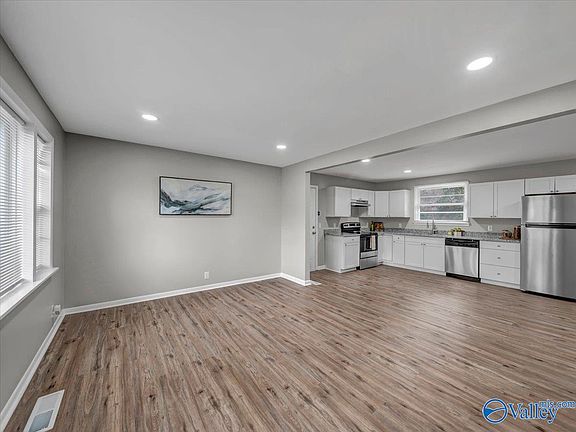4th image of 2626 Valley Brook Dr NE