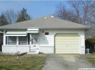 13 Guadeloupe Dr, Toms River, NJ 08757