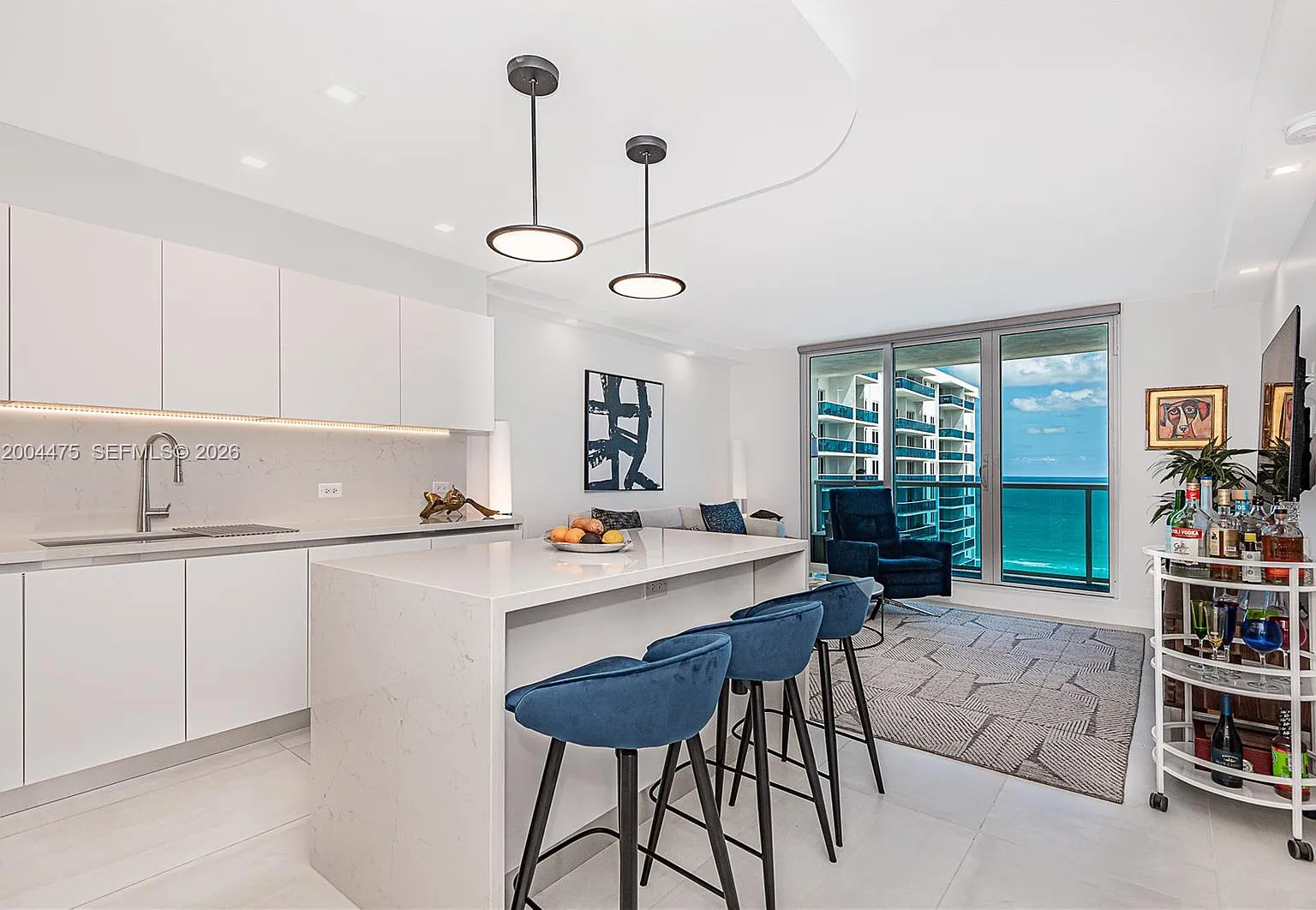 Roney Palace Condo — Photo 2