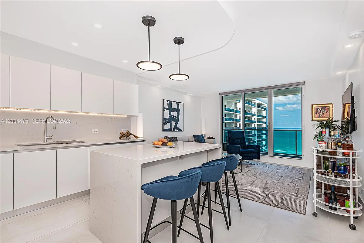 Building Photo - 2301 Collins Ave #1440