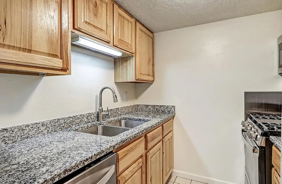 2 bed, 1985 sqft, $950 — Photo 2