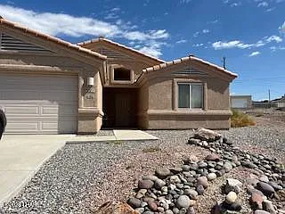 3 bed, 2.0 bath, 2628 sqft, $1,600 — Photo 2
