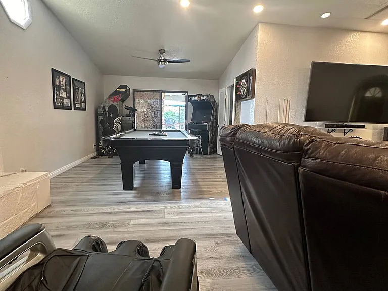 1505 Hialeah Dr — Photo 58