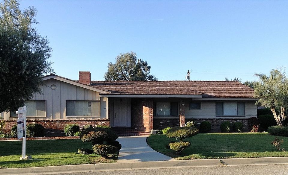 1st image of 3015 E Larkwood St