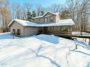 9800 Emerald Ridge Trl, Onekama, MI 49675