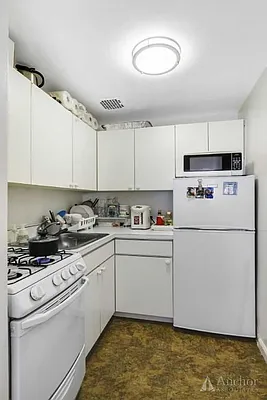 Rented by Anchor Associates | media 16