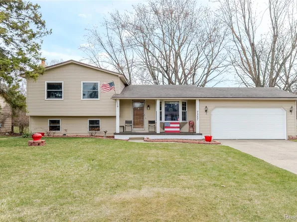 7357 Ponderosa Dr, Swartz Creek, MI 48473