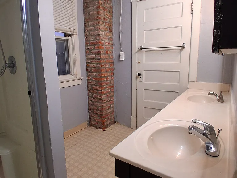 2529 Holmes St — Photo 17