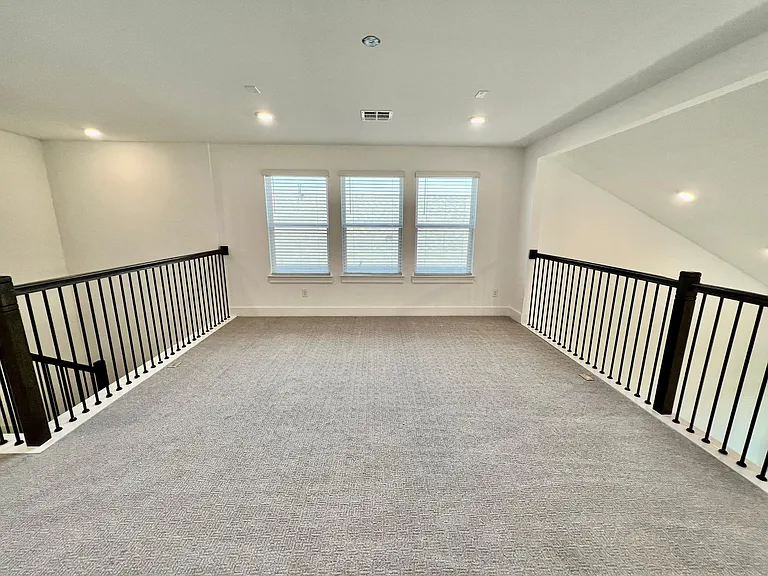 120 Green Knoll Ln — Photo 40