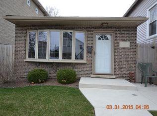 512 W 42nd St, Chicago, IL 60609