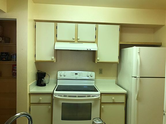 4th image of 3028 Parkway Blvd APT 212