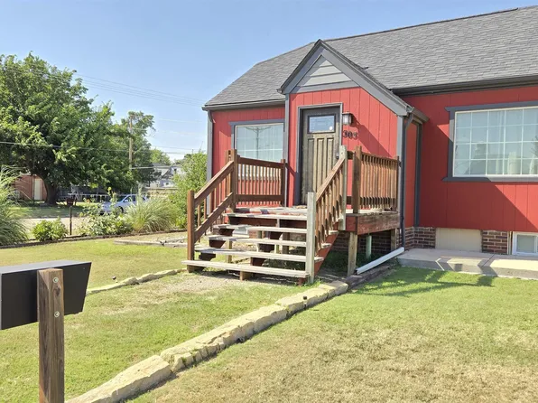505 E 1st St, Russell, KS 67665