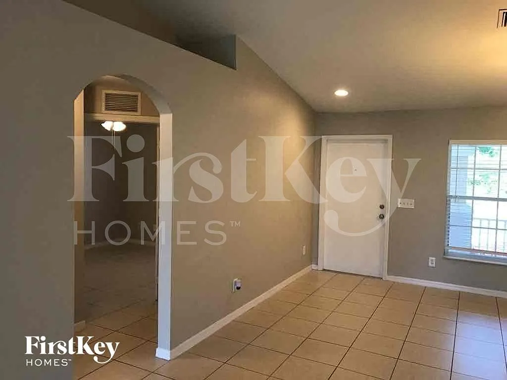 3 bed, 2.0 bath, 1401 sqft, $1,970 — Photo 4