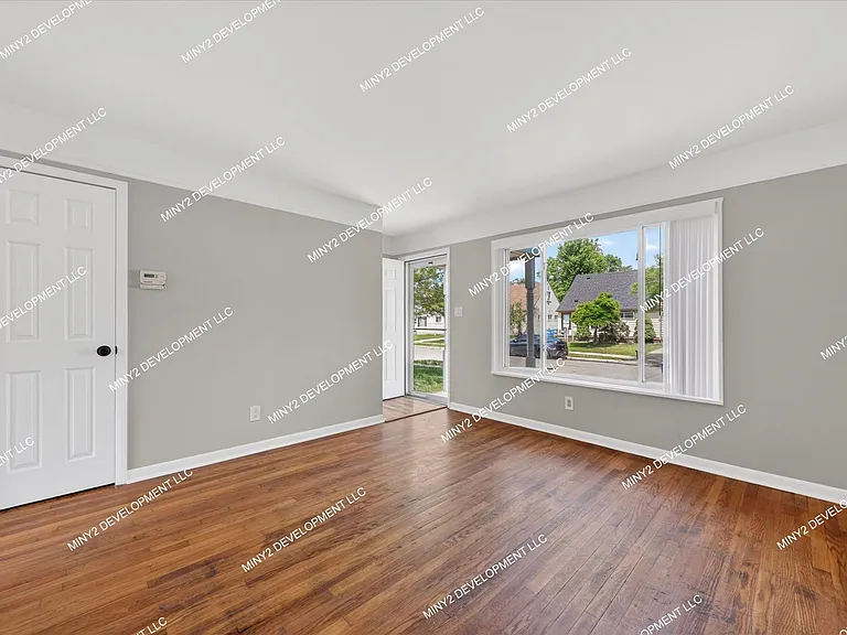 24273 Lauren Ave — Photo 5