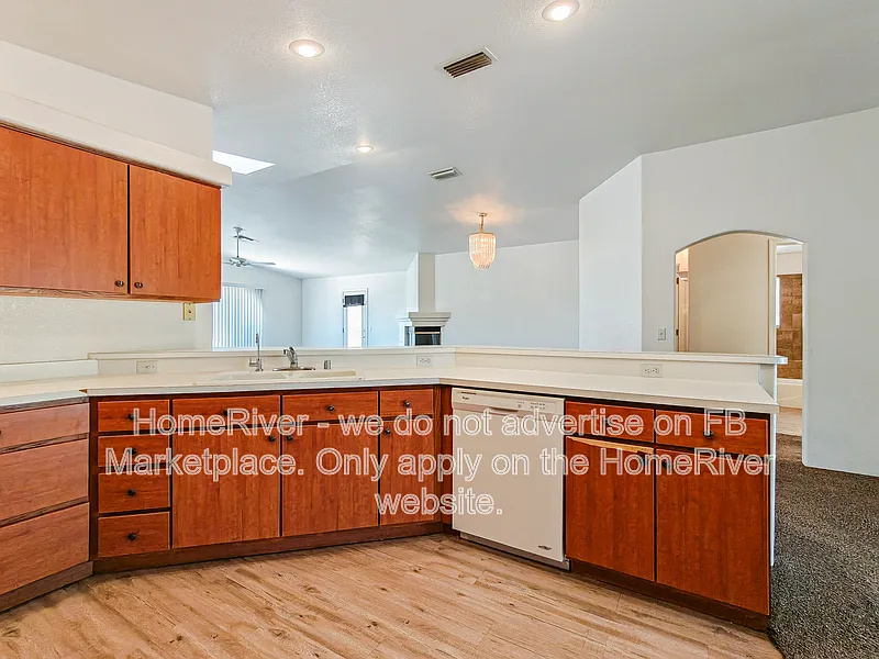 3 bed, 2.0 bath, 1759 sqft, $1,695 — Photo 4
