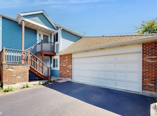 391 Sandhurst Cir APT 8, Glen Ellyn, IL 60137