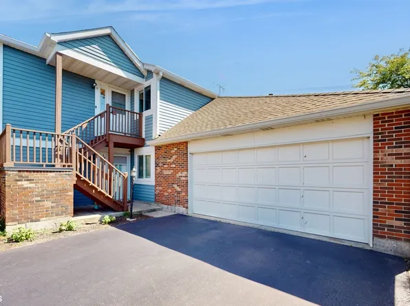 391 Sandhurst Cir APT 8, Glen Ellyn, IL 60137