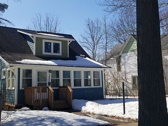 3rd image of 1852 Hawthorne Ave E