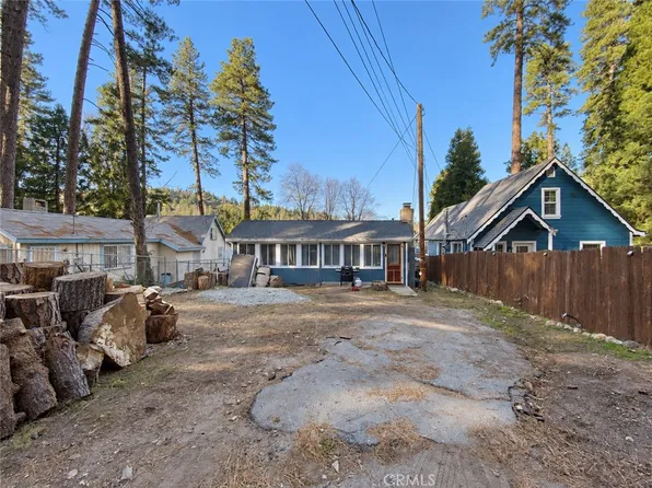 22894 Waters Dr, Crestline, CA 92325